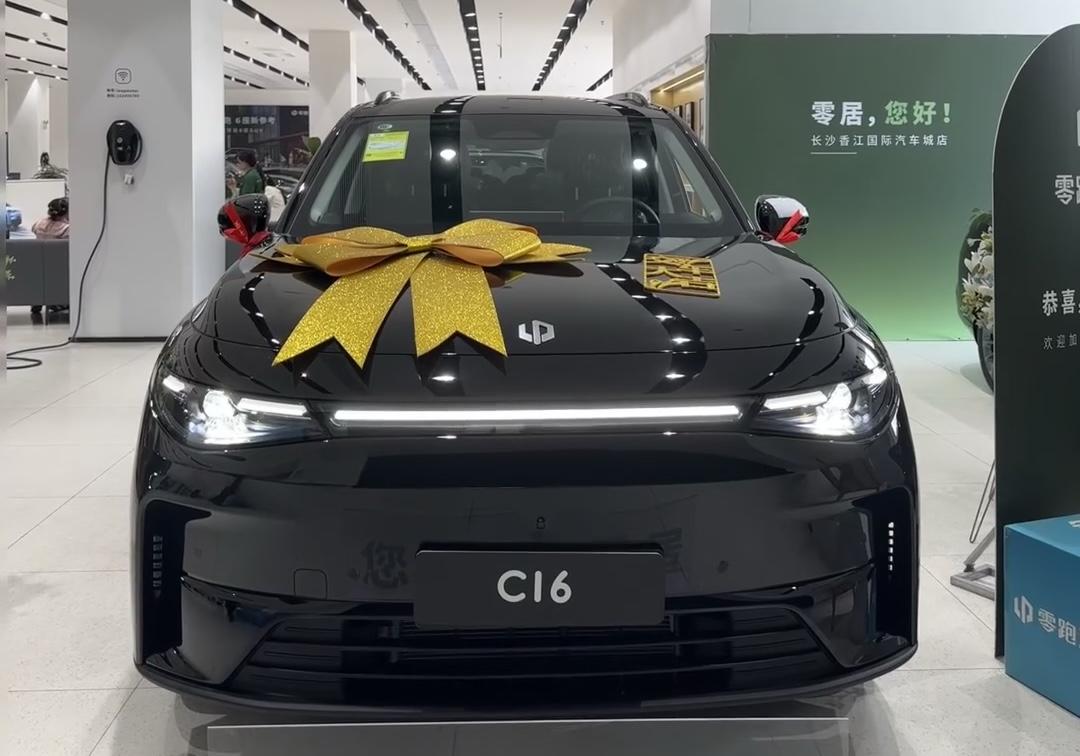 不知不覺買了這臺(tái)銷冠,開了三個(gè)月,告訴你零跑C16值不值得買